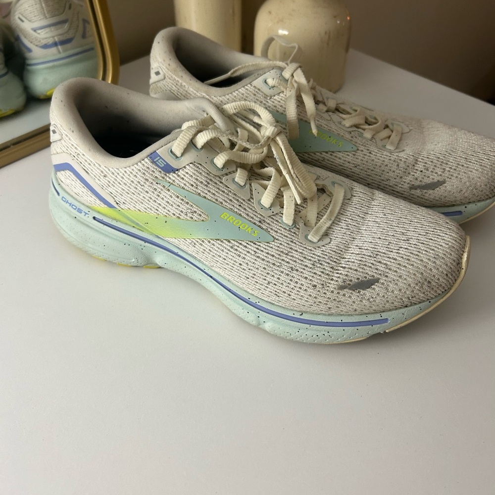 Brooks Women's Athletic Shoes - White and Light Blue